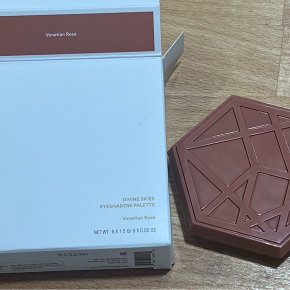 EM Cosmetics Divine Skies Eyeshadow Palette!!! - Picture 3 of 3